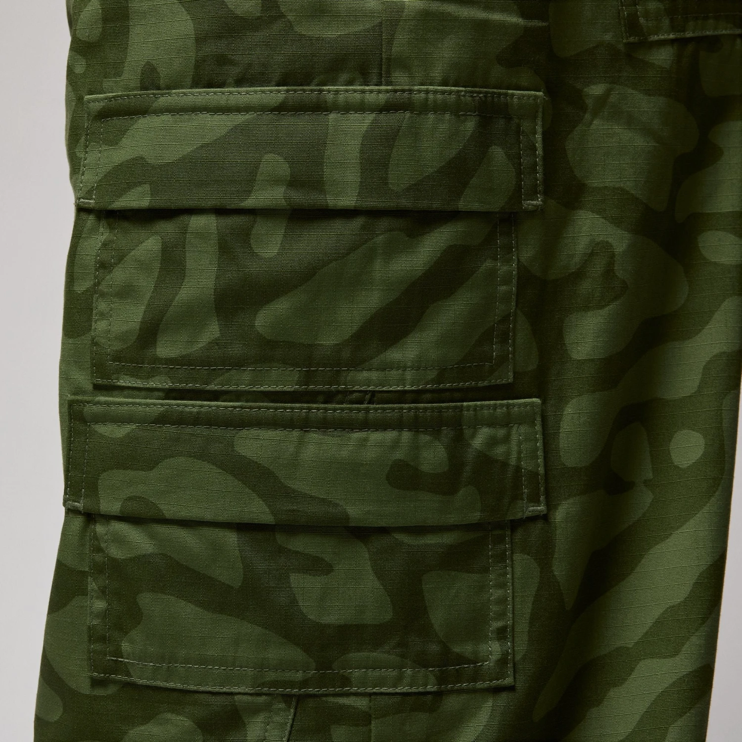 Air Jordan Womens Chicago Pants 6 Air Jordan Womens Chicago Pants - Image 4