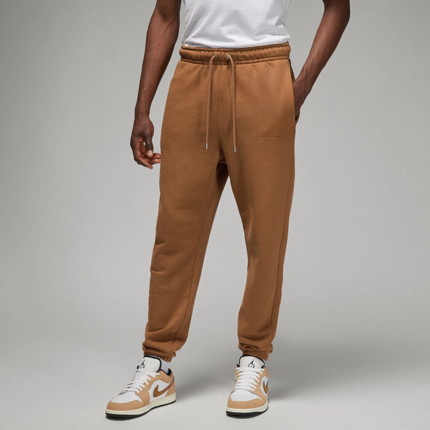 Air Jordan Mens Wordmark Fleece Pants 4 Air Jordan Mens Wordmark Fleece Pants - Image 2