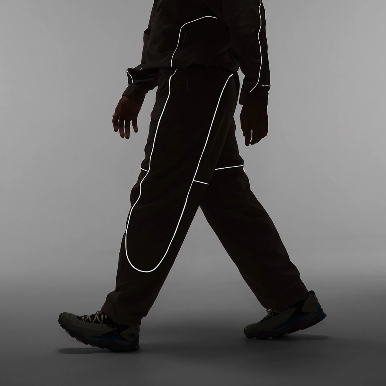 The North Face Mens Tek Piping Wind Pants 6 The North Face Mens Tek Piping Wind Pants - Image 4